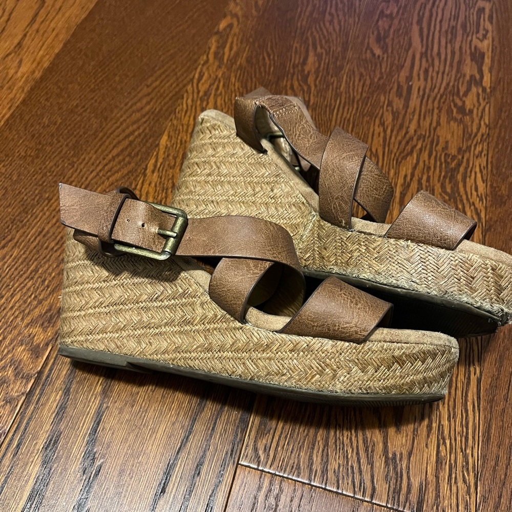 Jellypop Leather wedges size 7 1/2